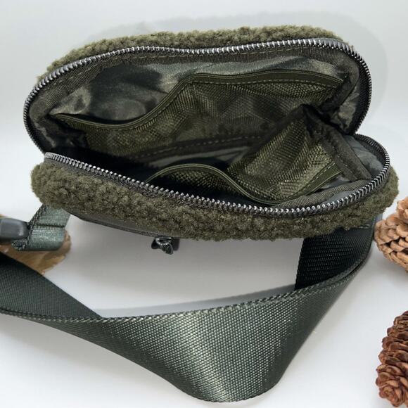 New Everyday Black Fuzzy Sherpa Standard Size Fanny Pack / Waist Pack - Picture 4 of 8